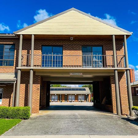 Holbrook Town Centre Motor Inn Dış mekan fotoğraf