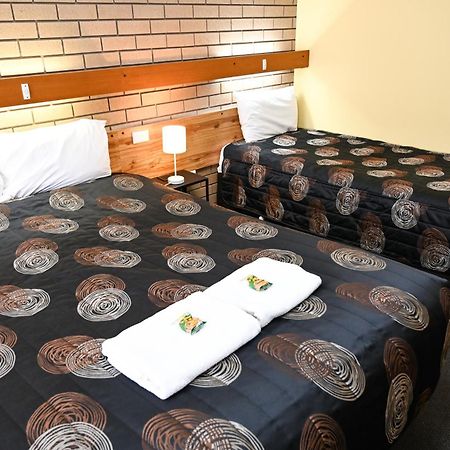 Holbrook Town Centre Motor Inn Dış mekan fotoğraf