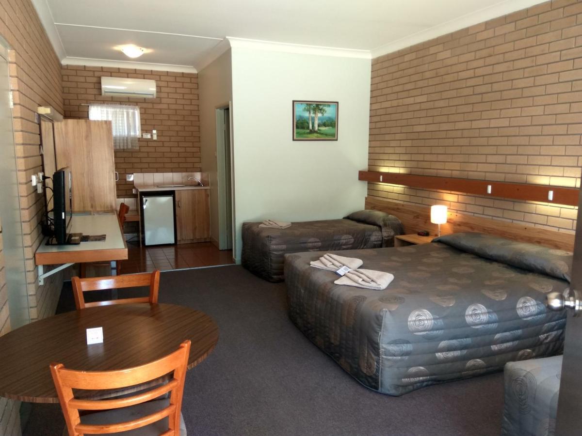 Holbrook Town Centre Motor Inn Dış mekan fotoğraf