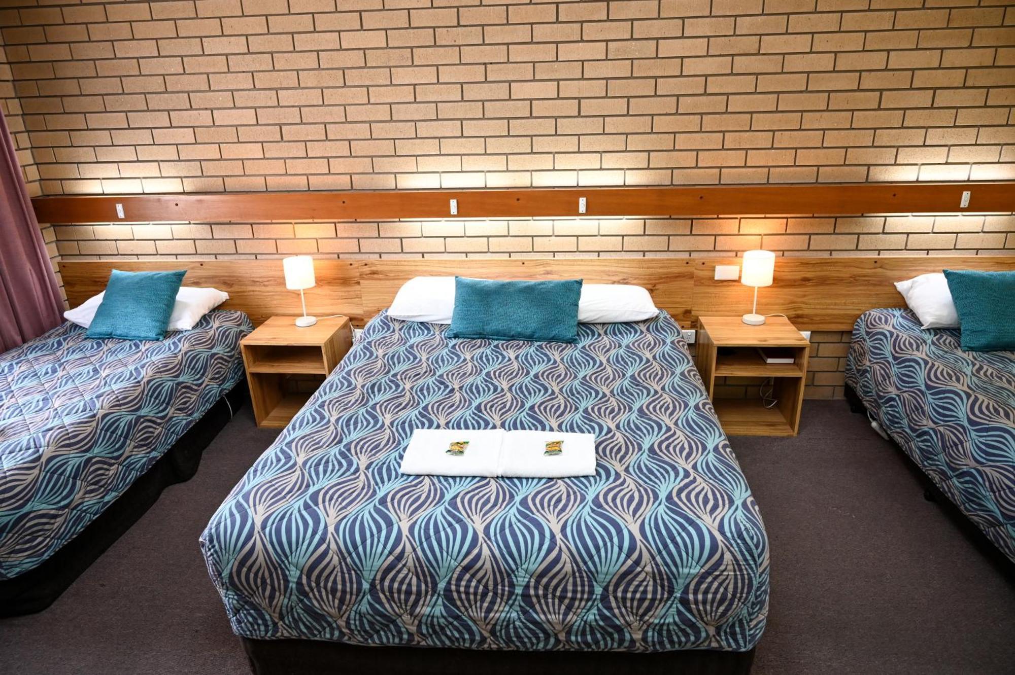 Holbrook Town Centre Motor Inn Dış mekan fotoğraf