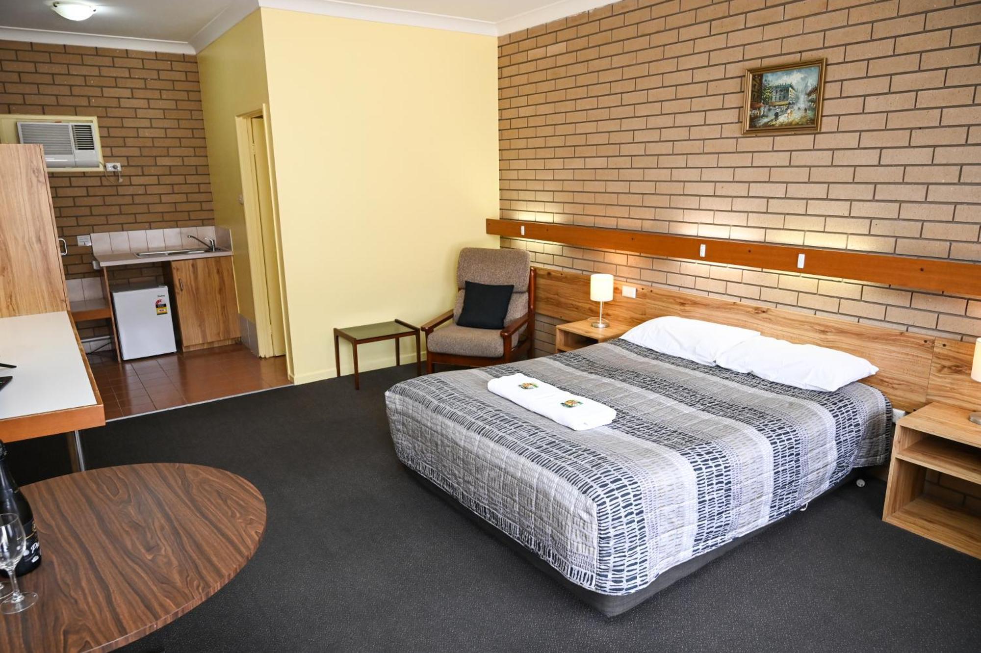 Holbrook Town Centre Motor Inn Dış mekan fotoğraf