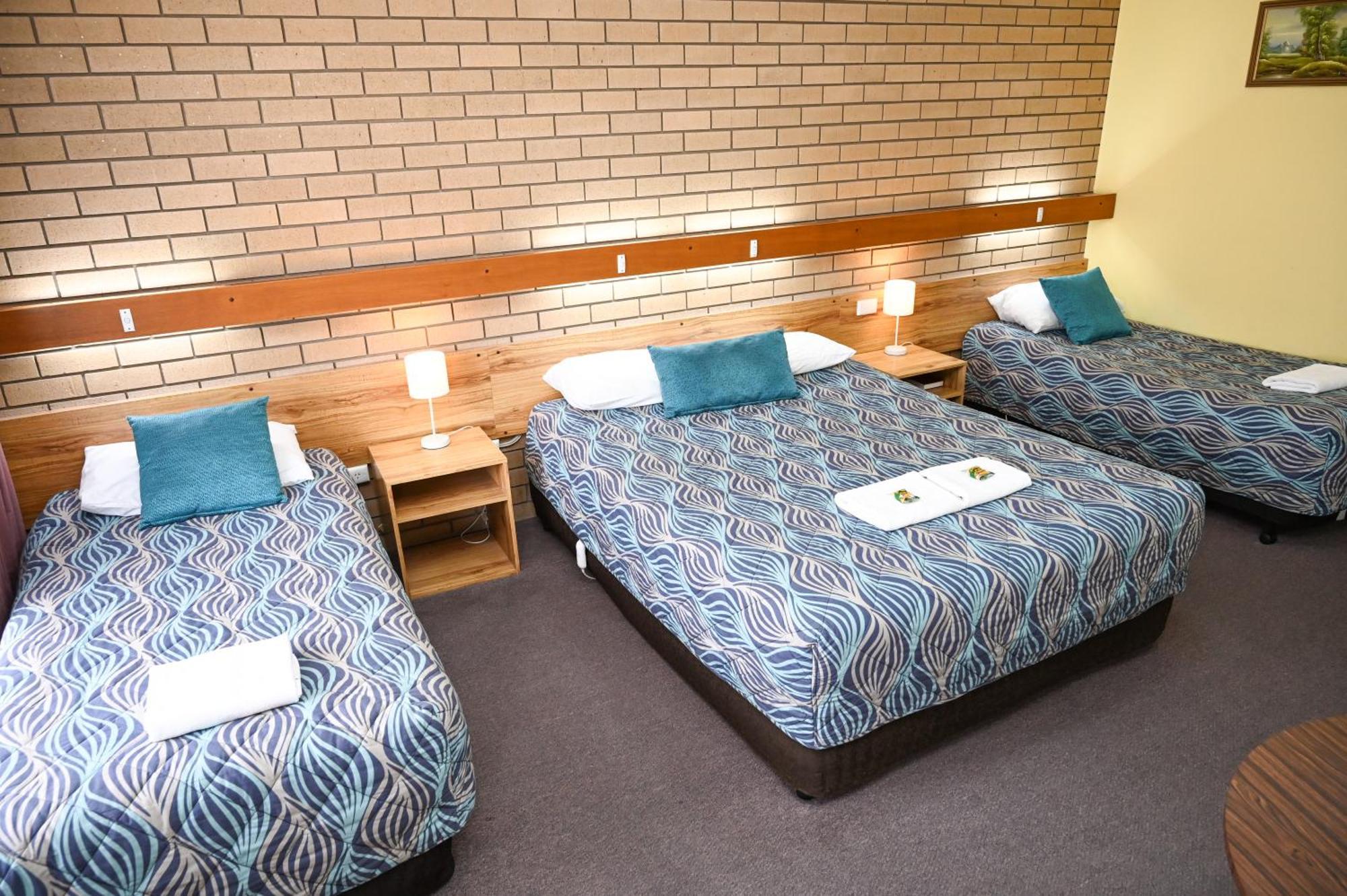 Holbrook Town Centre Motor Inn Dış mekan fotoğraf