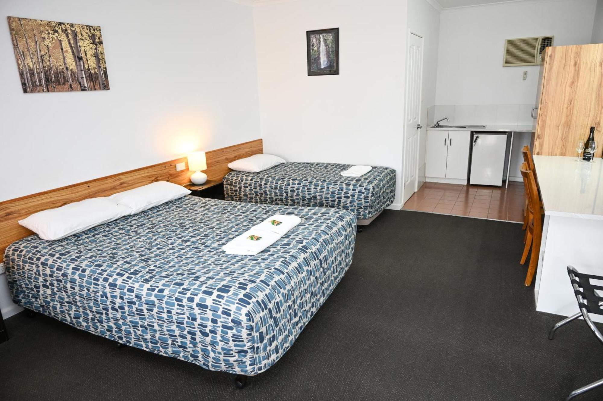 Holbrook Town Centre Motor Inn Dış mekan fotoğraf