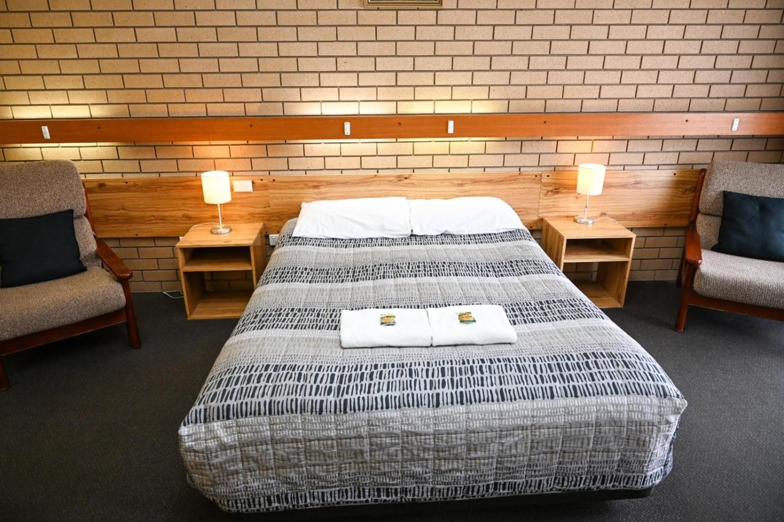Holbrook Town Centre Motor Inn Dış mekan fotoğraf