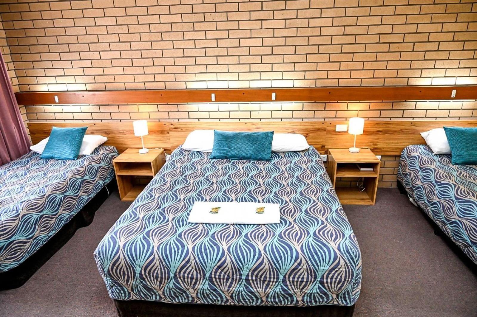 Holbrook Town Centre Motor Inn Dış mekan fotoğraf
