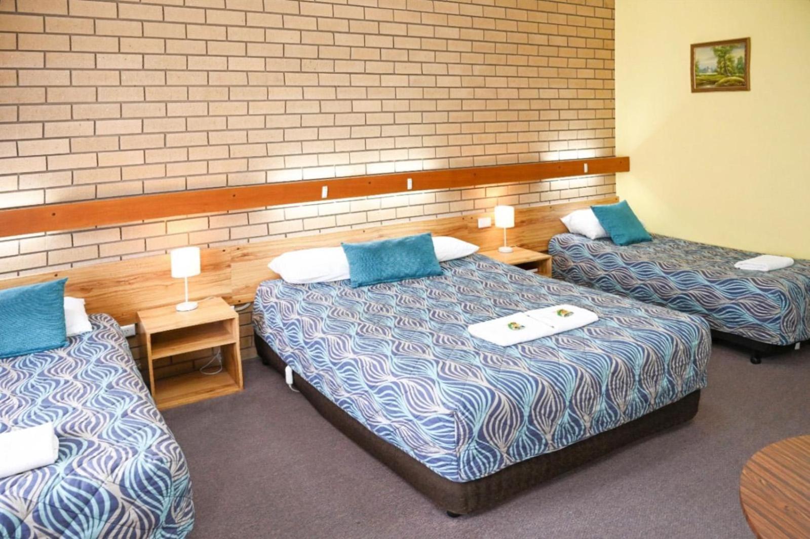 Holbrook Town Centre Motor Inn Dış mekan fotoğraf
