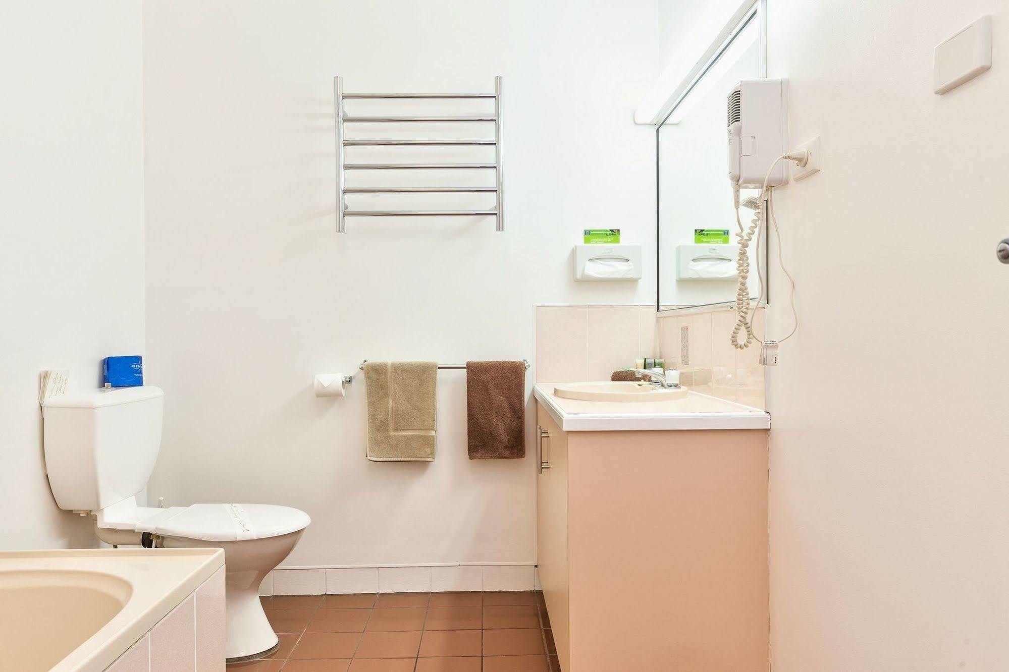 Holbrook Town Centre Motor Inn Dış mekan fotoğraf