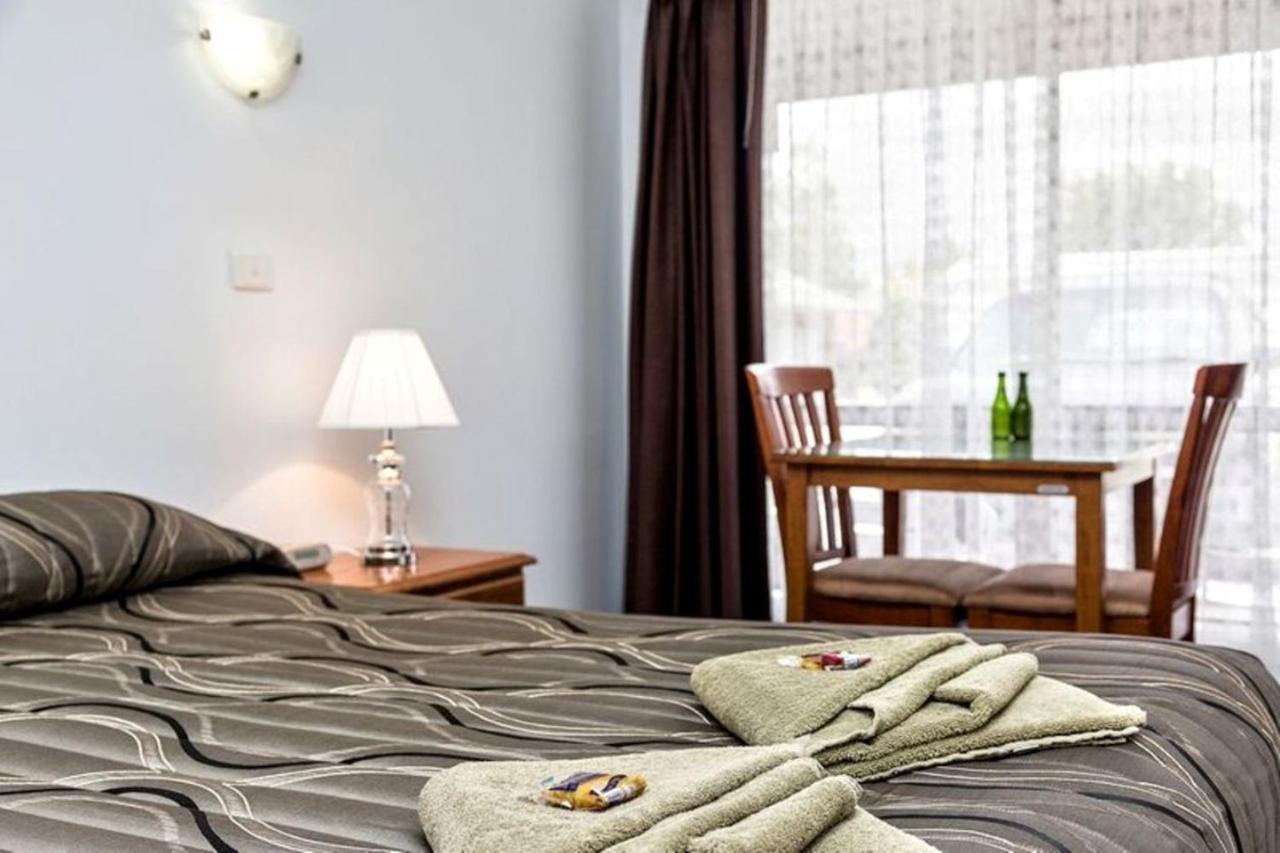 Holbrook Town Centre Motor Inn Dış mekan fotoğraf