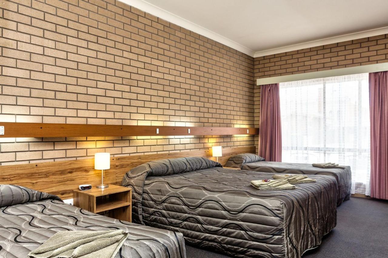 Holbrook Town Centre Motor Inn Dış mekan fotoğraf
