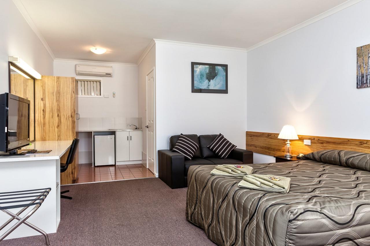 Holbrook Town Centre Motor Inn Dış mekan fotoğraf